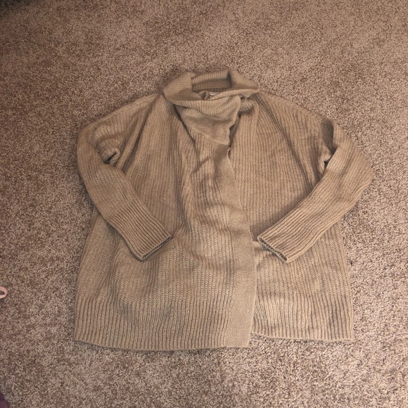 Abercrombie & Fitch Sweaters - Abercrombie & Fitch Sweater Abercrombie & Fitch Sweaters - Abercrombie & Fitch Sweater